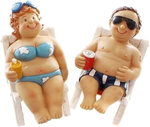 Urlauberfiguren Mann auf Liegestuhl mit Getränk und Frau auf Liegestuhl mit Getränk etwas füllig, lustig